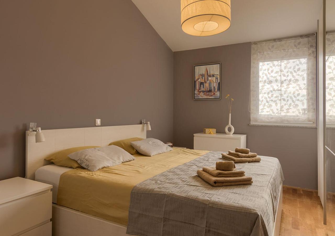 Apartment Leki - Newly Renovated, Modern City Spot بولا المظهر الخارجي الصورة